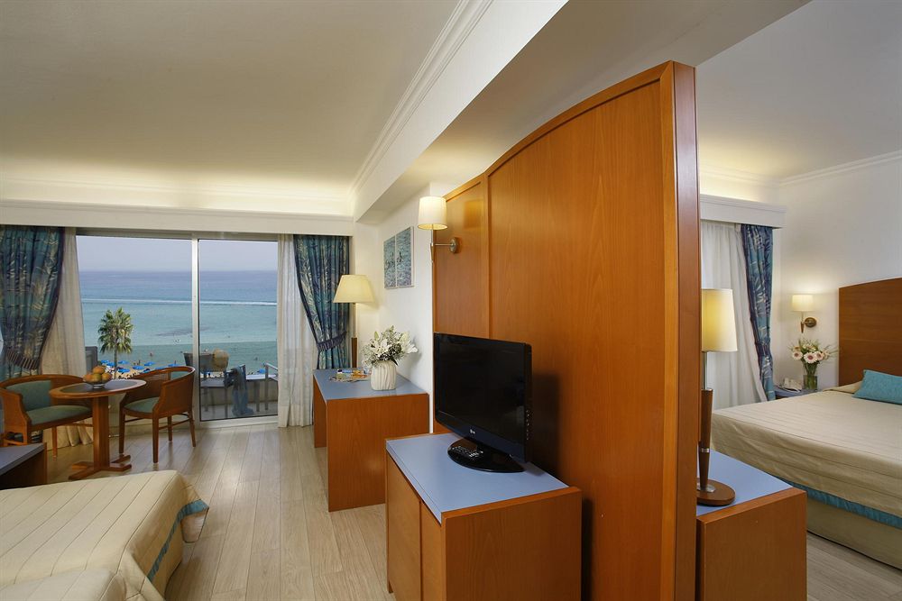 Санрайз бич кипр. Sunrise beach hotel 4 кипр протарас. Sunrise beach 4*. Пляж санрайз протарас. Гостиница sunrise кипр.